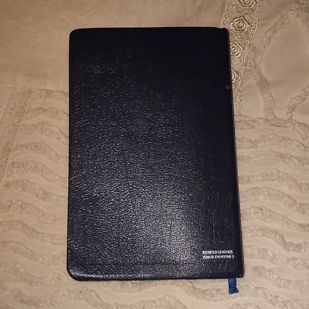 Ziondervan King James Reference HOLY BIBLE Large Print - Picture 2 of 16